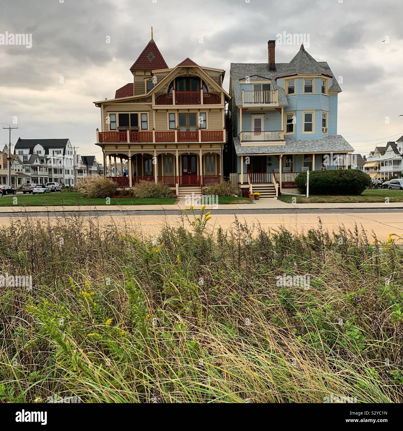 Ein Herbst Blick auf die viktorianischen Häuser vom Boardwalk entfernt, Ocean Grove, Neptun Township, Monmouth County, New Jersey, United States Stockfoto