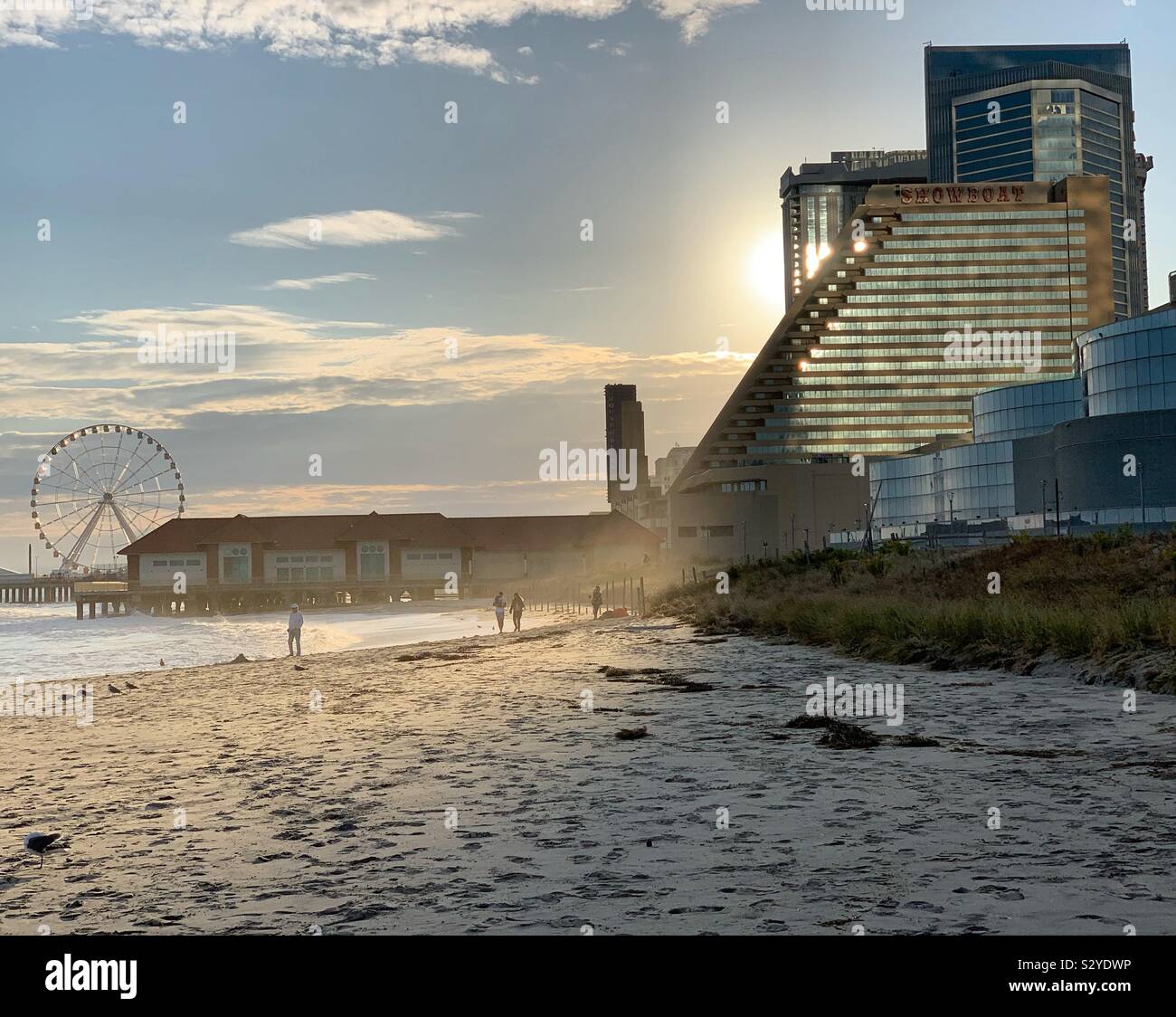 Ansicht vom Strand in Richtung Showboat Hotel, Atlantic City, New Jersey, United States Stockfoto