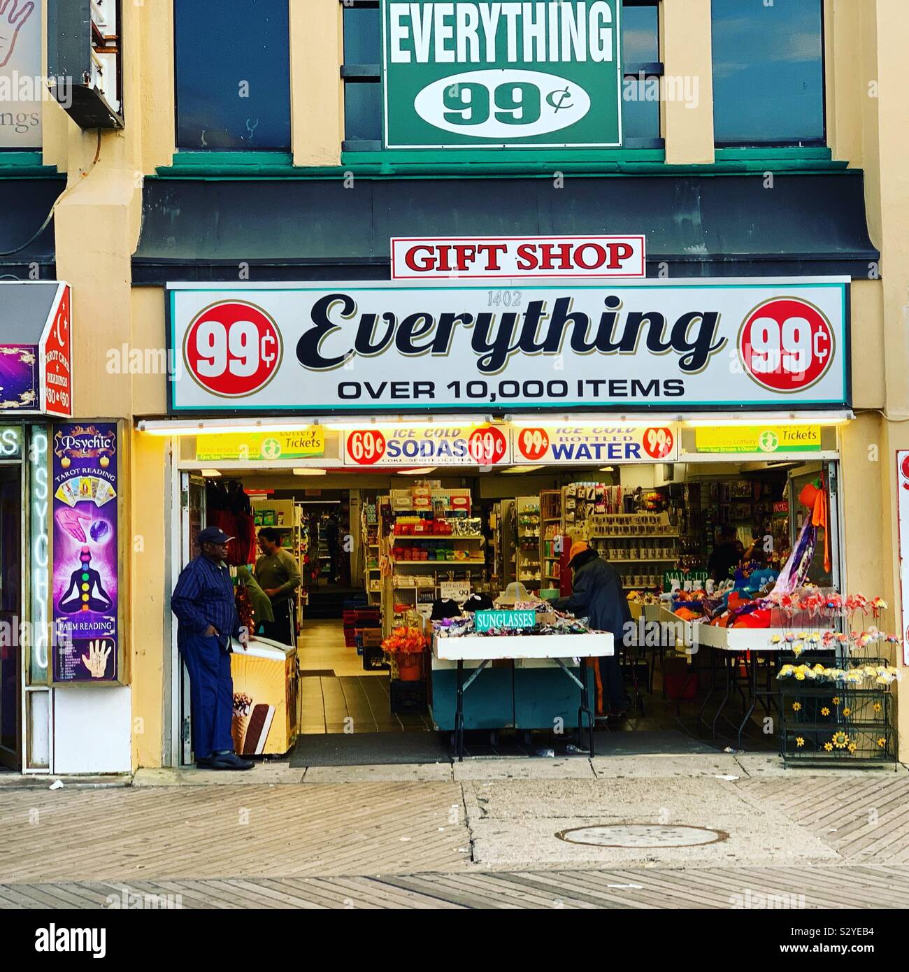 Alles 99¢ Geschenk Shop, Atlantic City Boardwalk, Atlantic City, New Jersey, United States Stockfoto