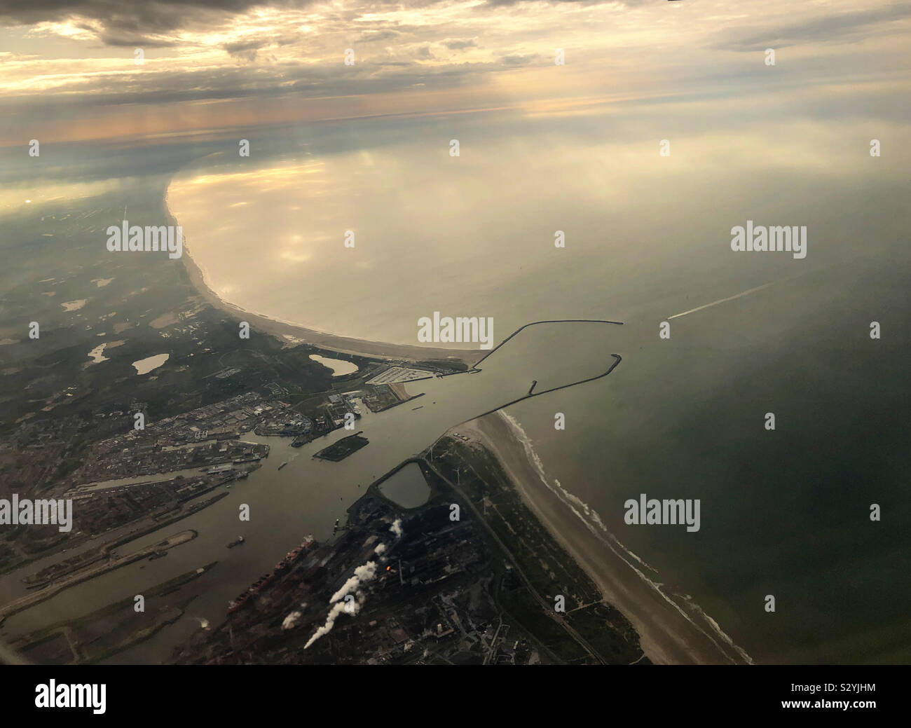 Anzeigen von Heemskerk, Holland aus der Luft. - Smartphone-aufgenommenes Stockfoto