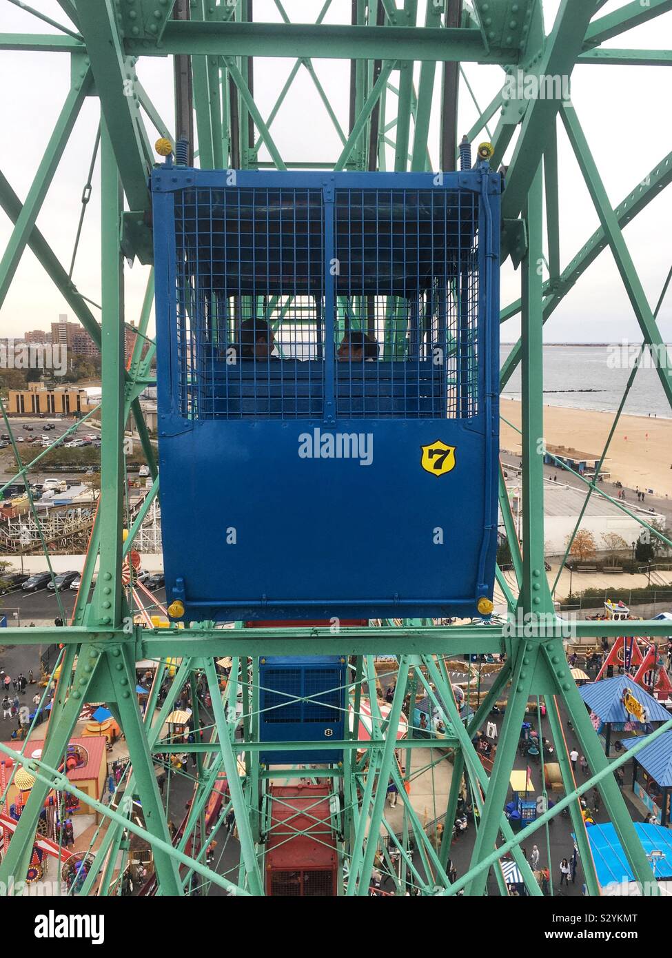 Das Wonder Wheel Riesenrad fahren, Coney Island, Brooklyn, New York, Vereinigte Staaten von Amerika. Stockfoto