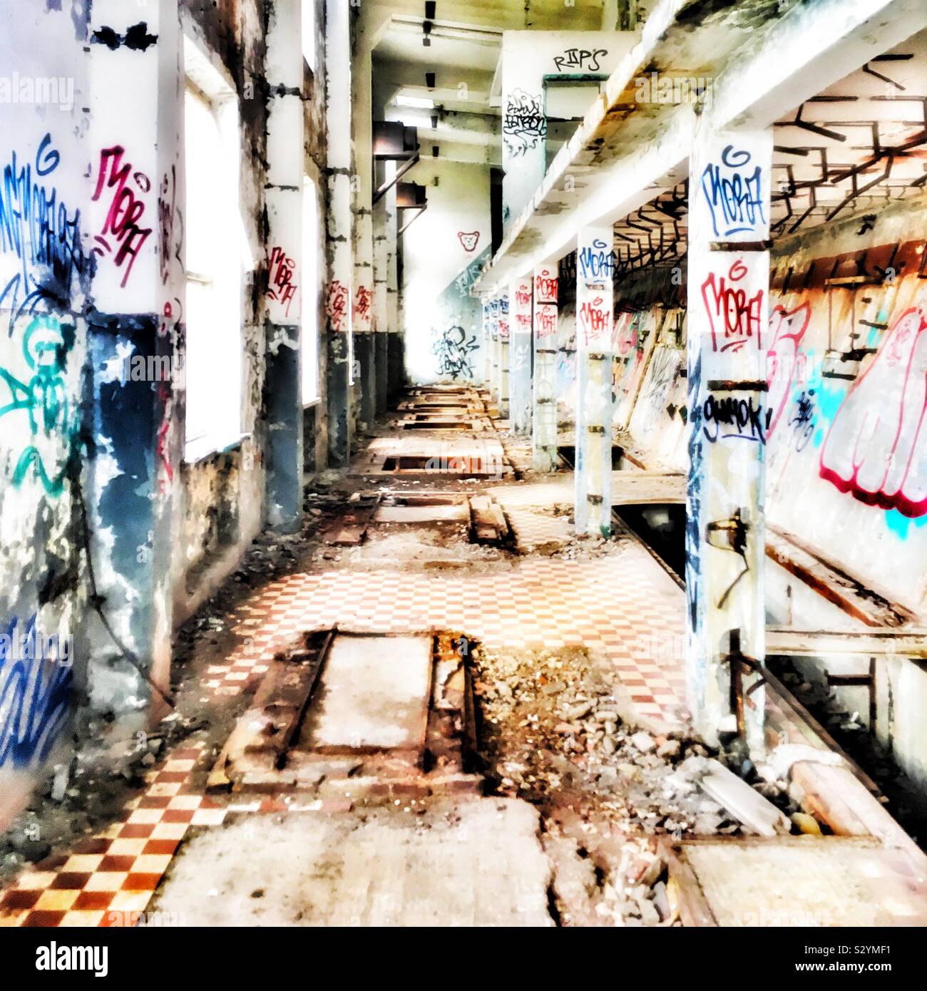 Hara Submarine Base einen Stillgelegten U-Boot Basis und viel Platz für Graffiti Kunst - Smartphone-aufgenommenes Stockfoto