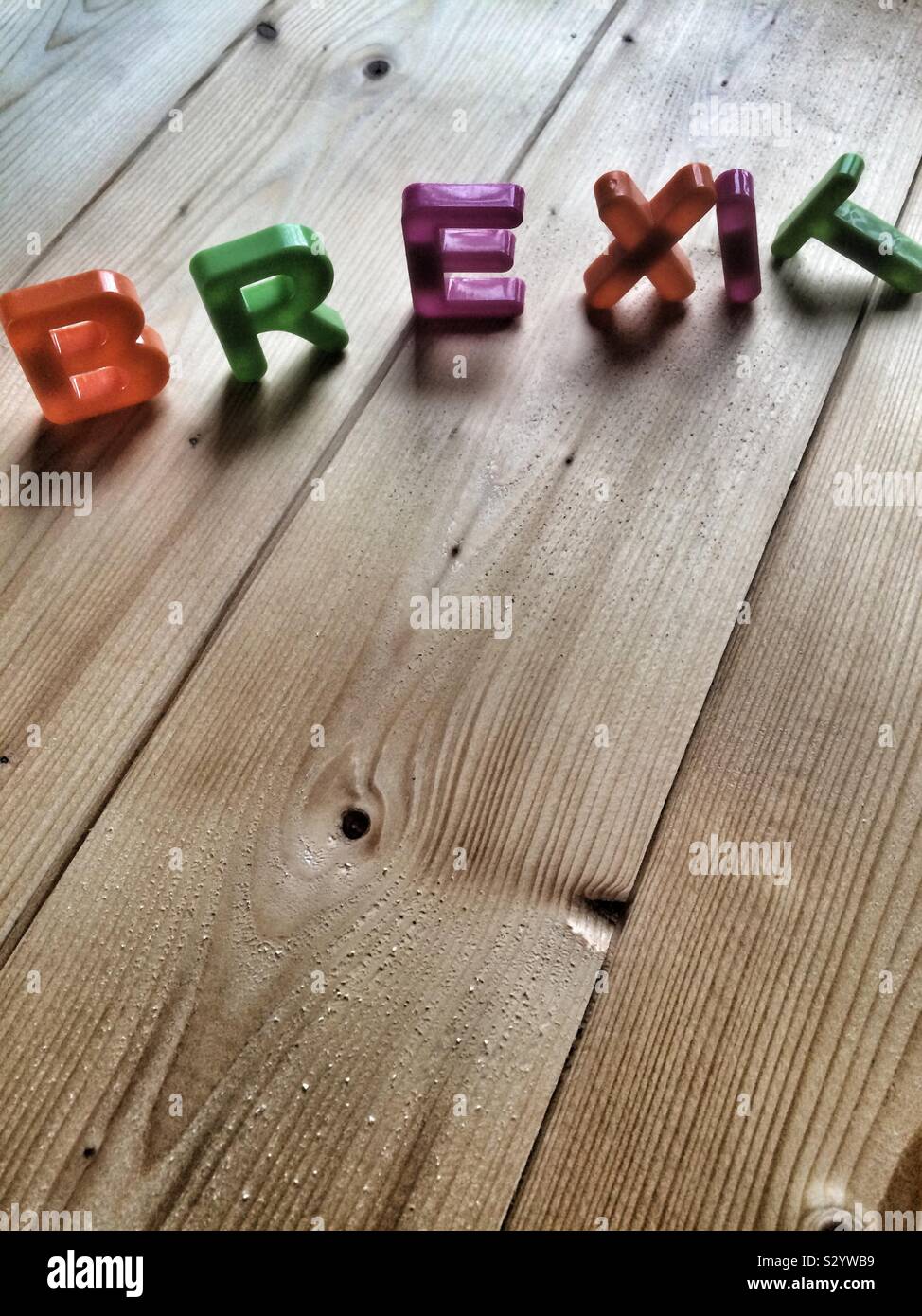 Brexit Wort mit bunten Kunststoff Buchstaben Stockfoto