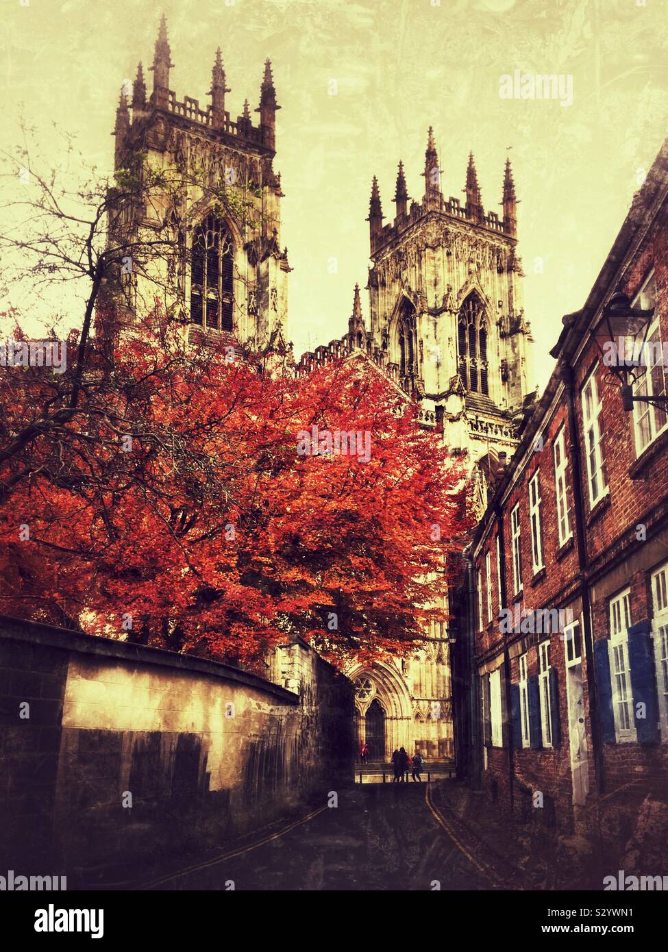The Minster im Herbst York North Yorkshire England Vereinigtes Königreich Großbritannien Großbritannien Großbritannien Großbritannien Großbritannien Großbritannien - Smartphone-aufgenommenes Stockfoto