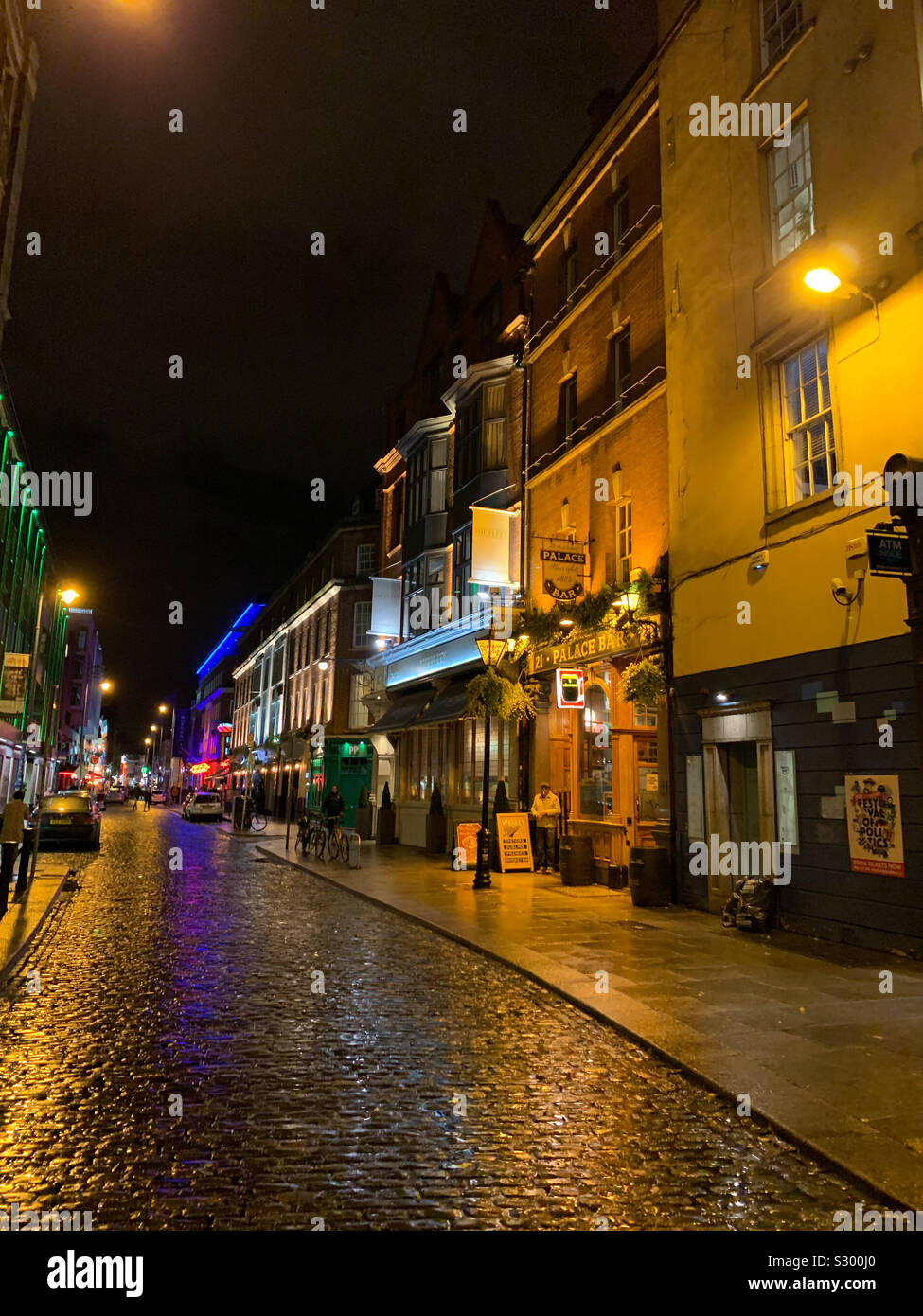 Temple Bar, Pubs und Restaurants in der Nacht in Dublin, Republik von Irland Stockfoto