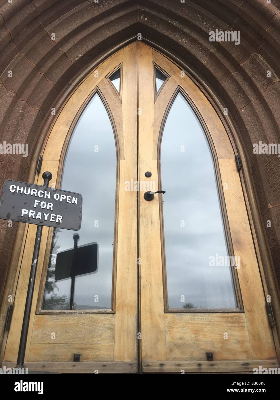 Kirche offen für das Gebet Stockfoto