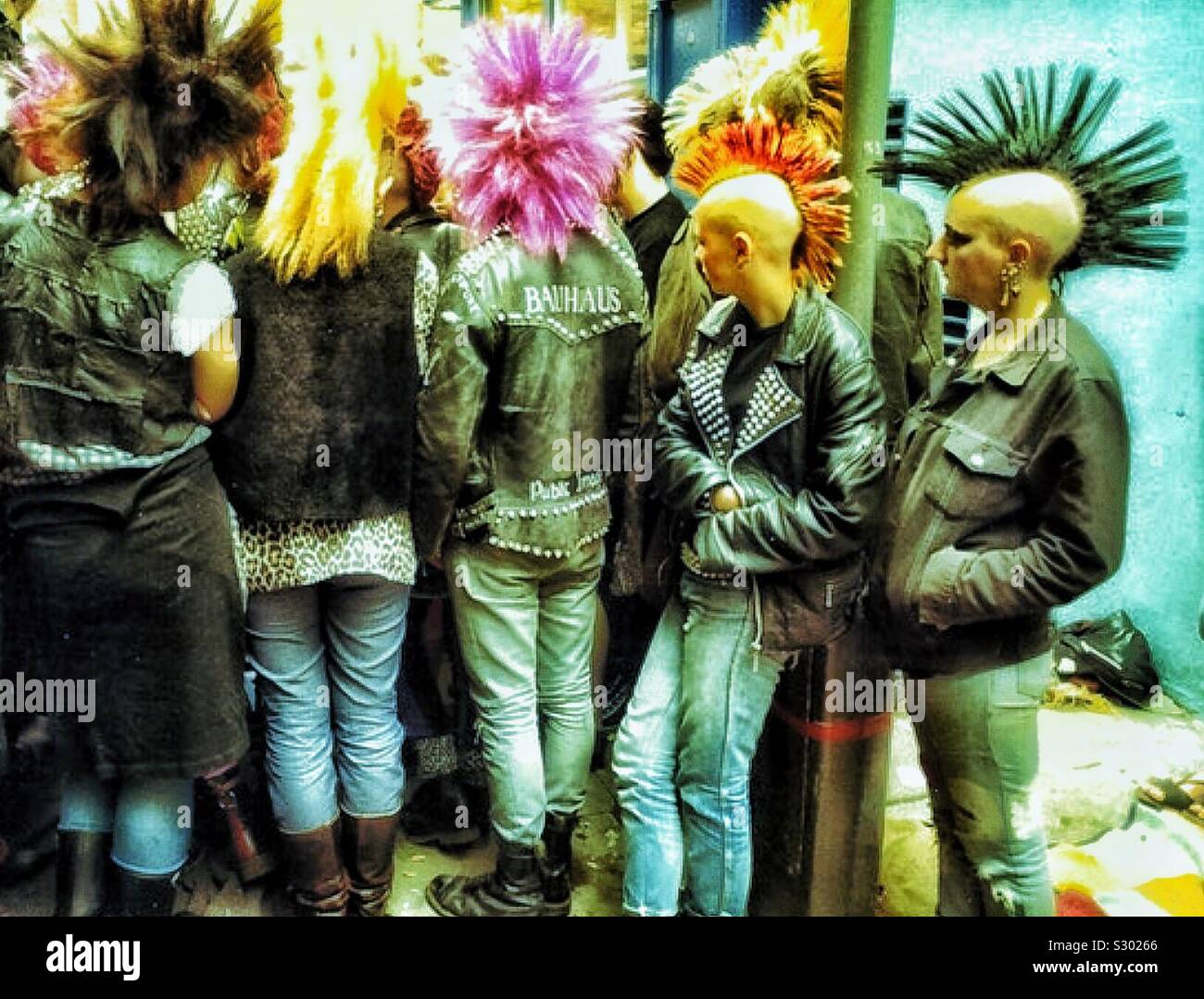 Punks in Farbe - Smartphone-aufgenommenes Stockfoto
