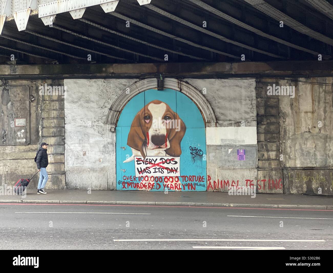 Gegen Tierversuche Wandbild im Süden Londons - Smartphone-aufgenommenes Stockfoto