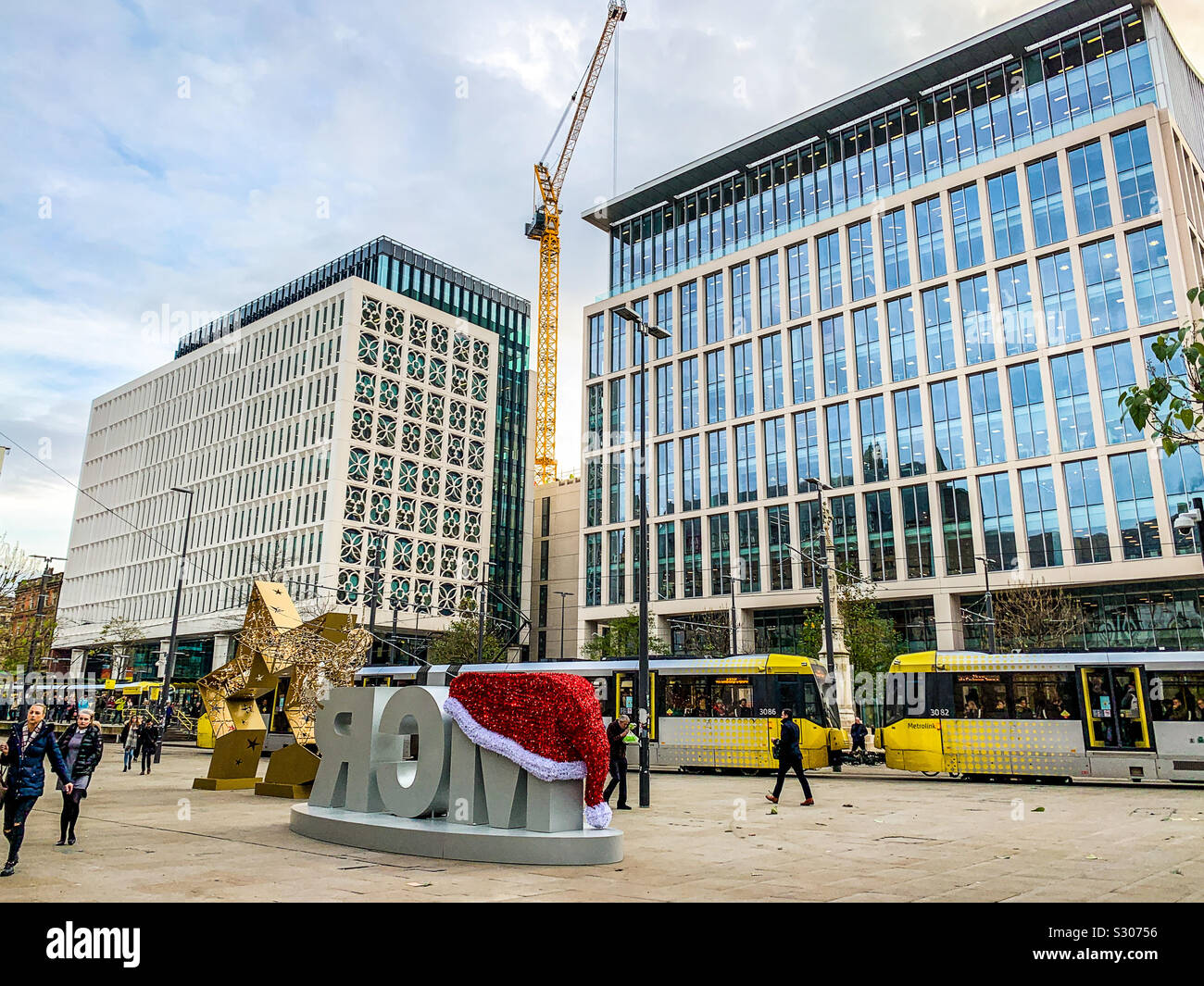MCR-artwork mit Mütze am St. Peter's Square in Manchester. - Smartphone-aufgenommenes Stockfoto