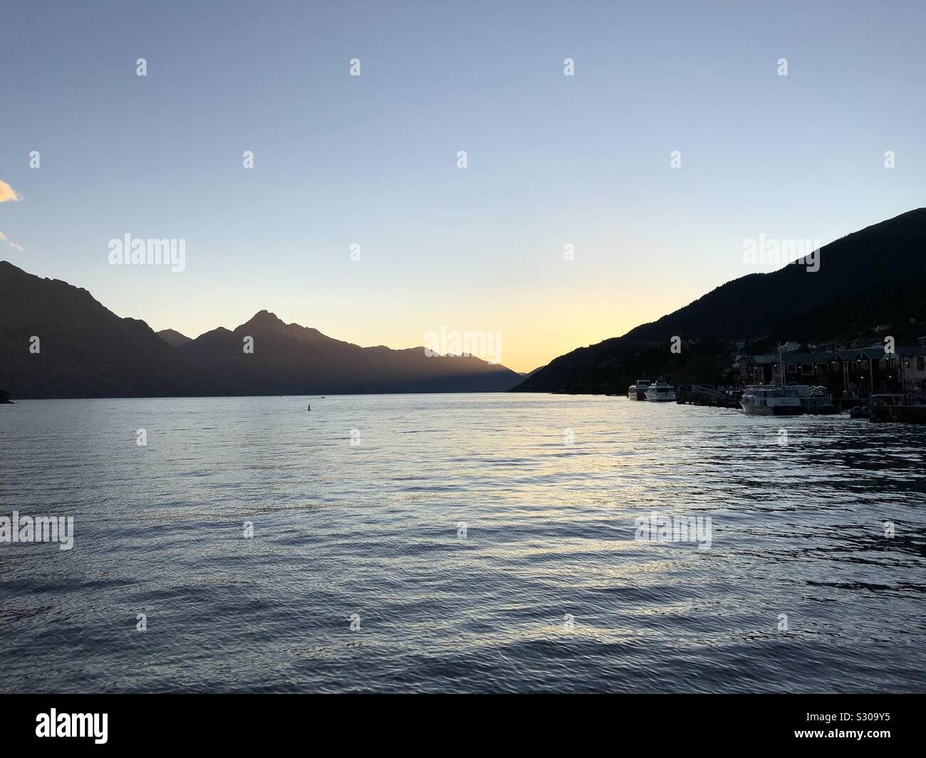 Sonnenuntergang auf den Lake Wakatipu, Queenstown, Neuseeland - Smartphone-aufgenommenes Stockfoto