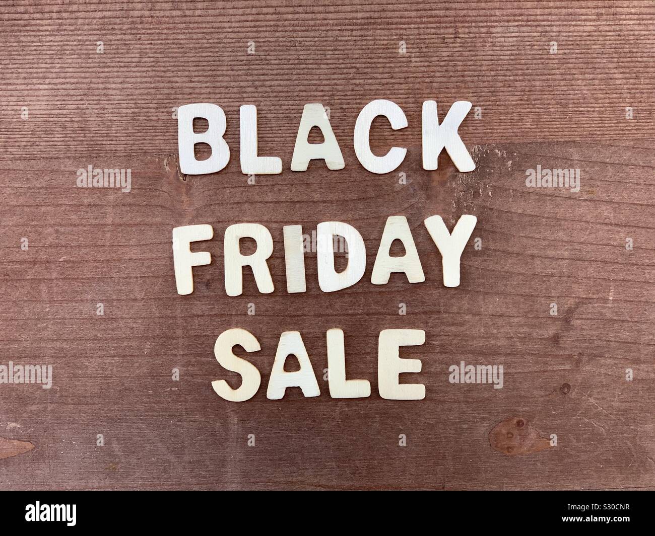 Black Friday Sale - Smartphone-aufgenommenes Stockfoto