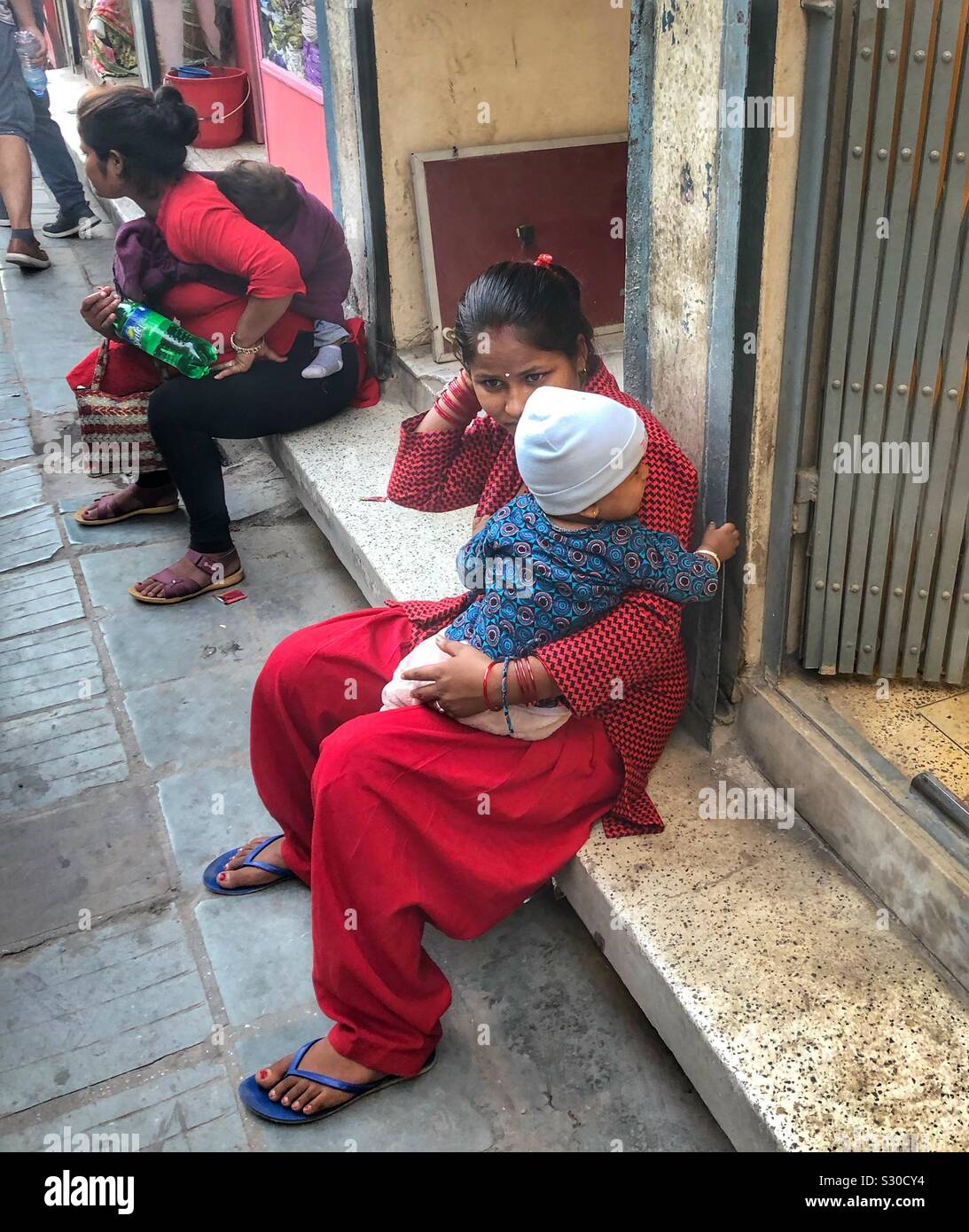 Mutter und Kind in Kathmandu, Nepal. Stockfoto