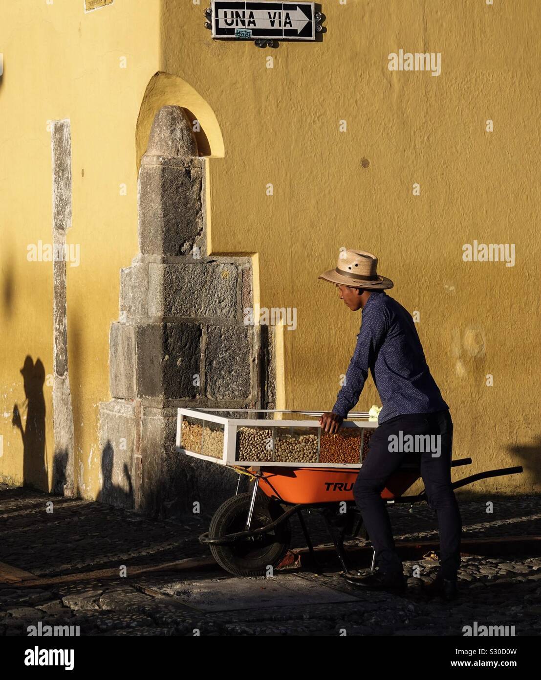 Reisen Mutter Verkäufer in Antigua, Guatemala Stockfoto