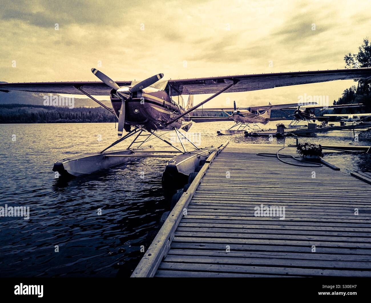 Ein Wasserflugzeug auf schwatka See bei Sonnenaufgang Stockfoto