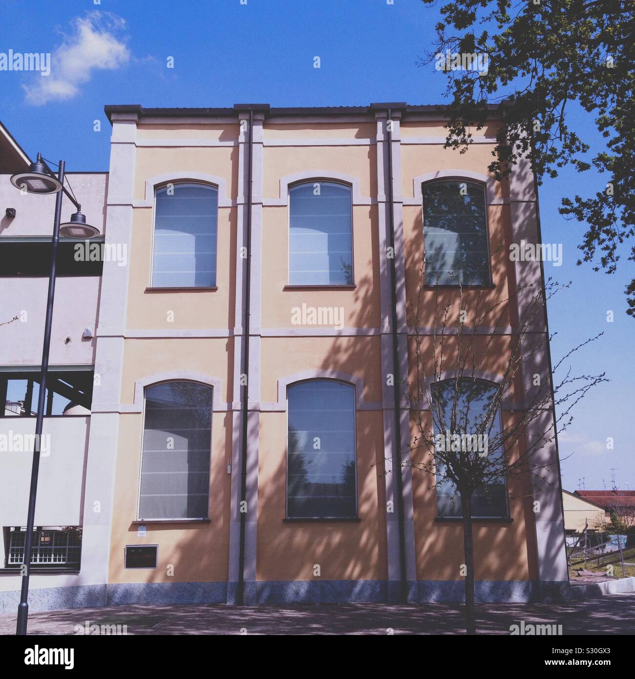 Öffentliche Bibliothek in Cornaredo, Lombardia, Italia, 2018. Stockfoto