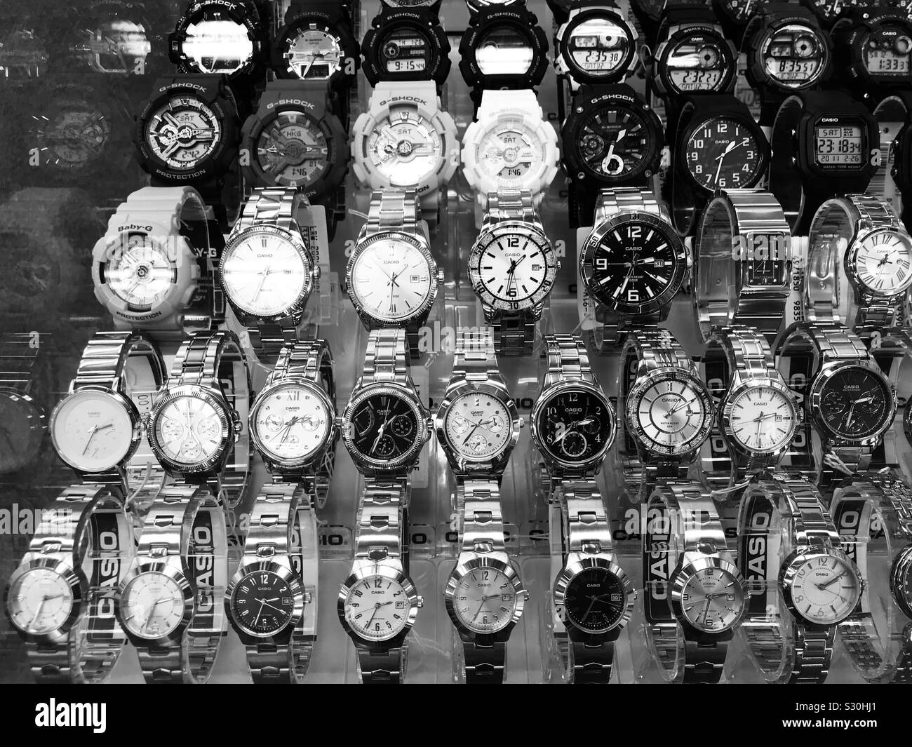 CASIO Uhren zum Verkauf in singapur Shop- Time Pieces, sortierte Uhren Stockfoto