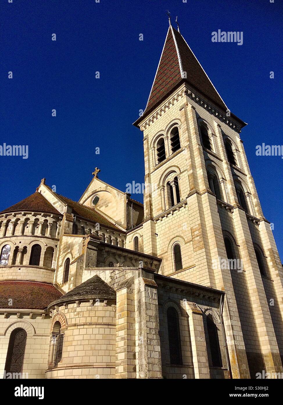 Abteikirche von Preuilly-sur-Claise, Indre-et-Loire, Frankreich. - Smartphone-aufgenommenes Stockfoto