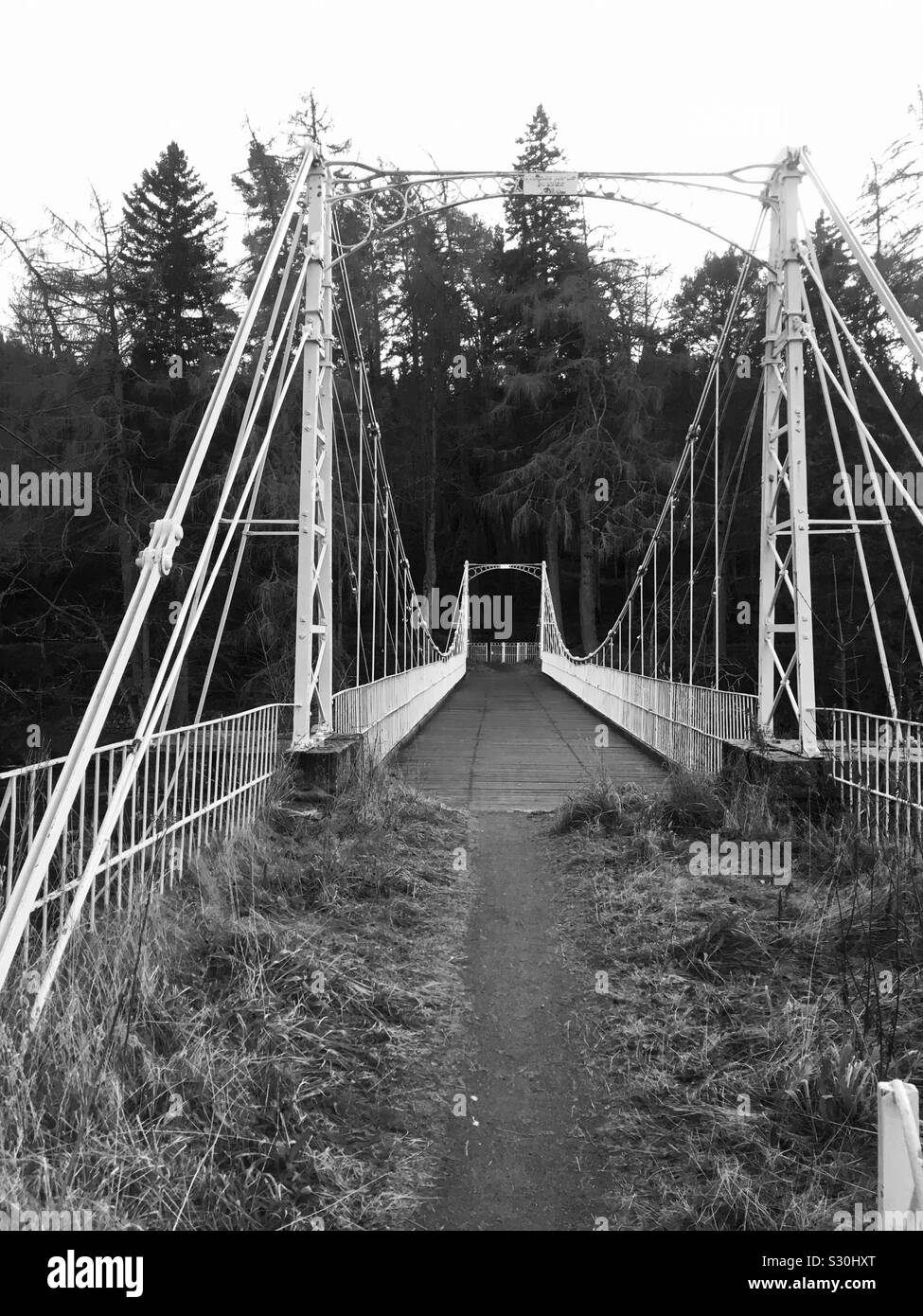 Crathie Suspension Bridge, in der Nähe von Balmoral, Schottland Stockfoto