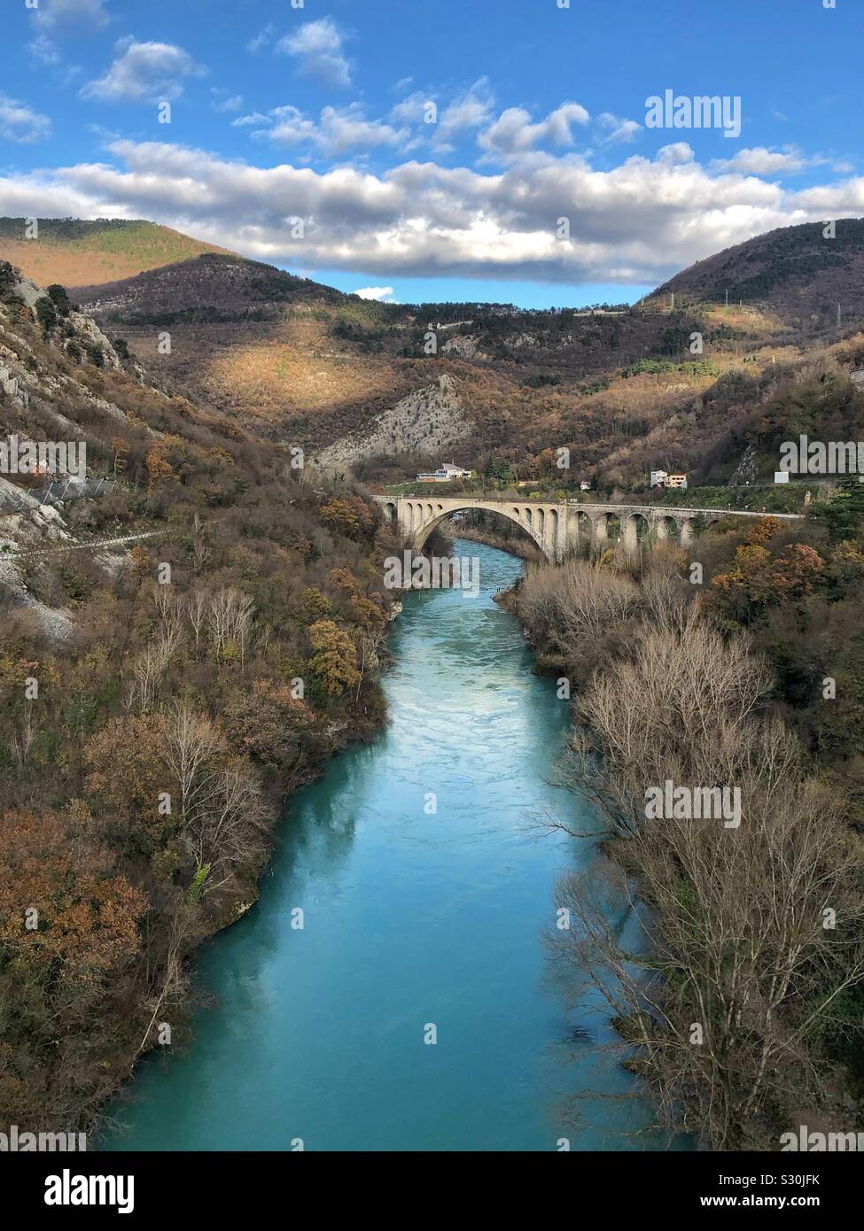 Brücke über den Fluss Soca, ganz Solkan, Slowenien Stockfoto