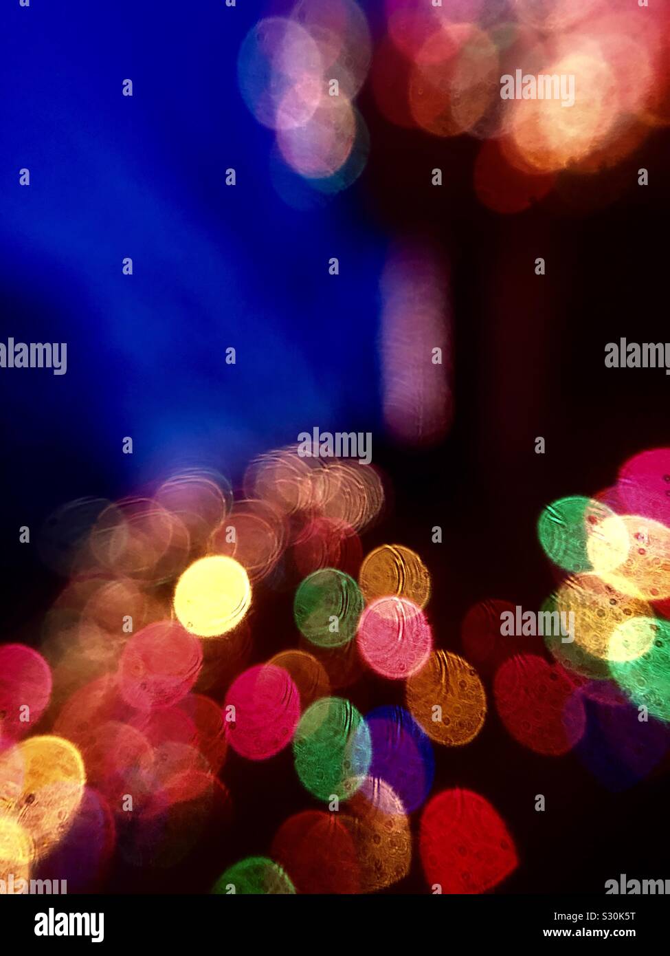 Bunte Weihnachten Licht bokeh - Smartphone-aufgenommenes Stockfoto