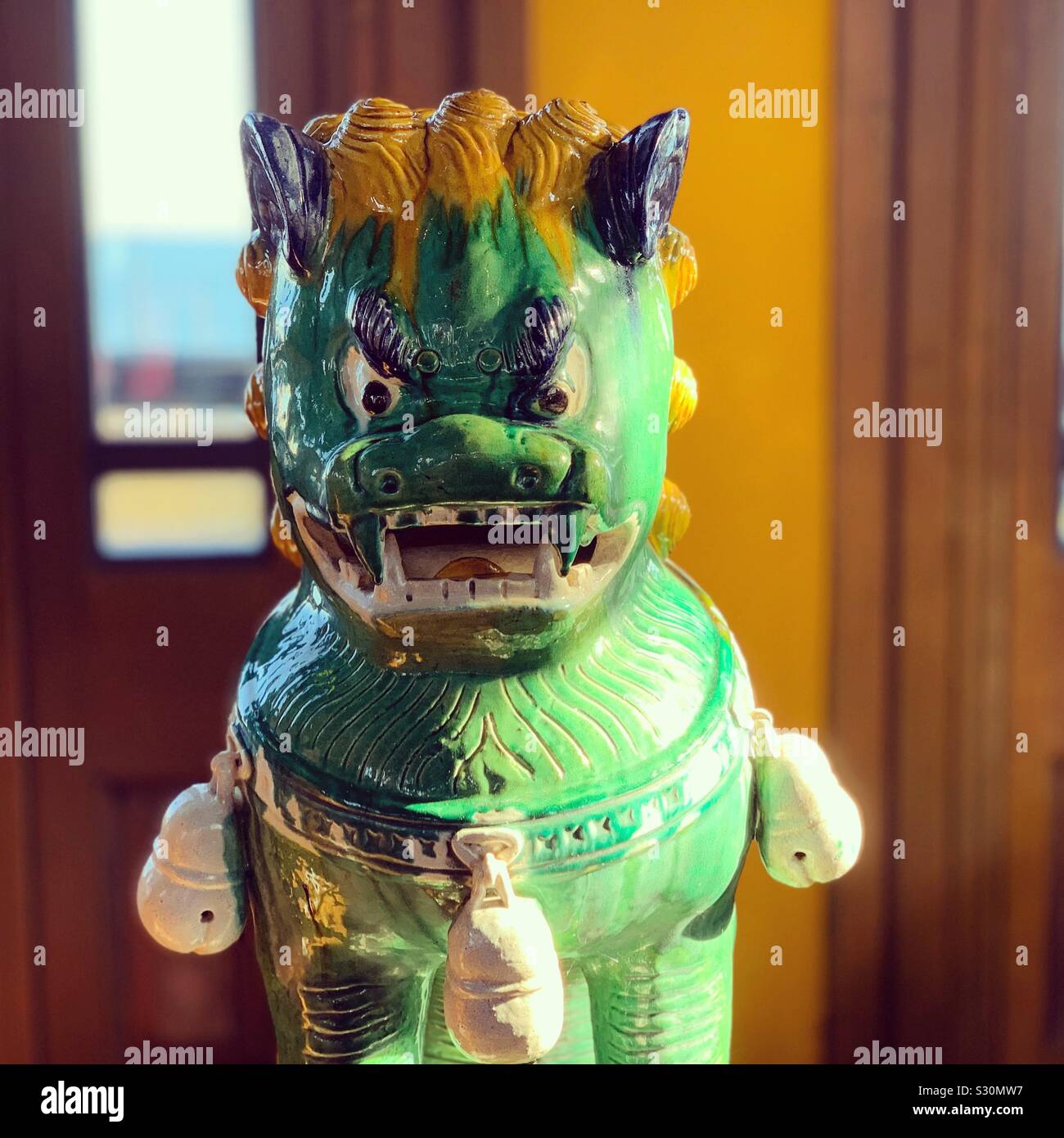 Dragon am Chinesischen Teehaus, Marble House, Newport, Rhode Island, United States - Smartphone-aufgenommenes Stockfoto