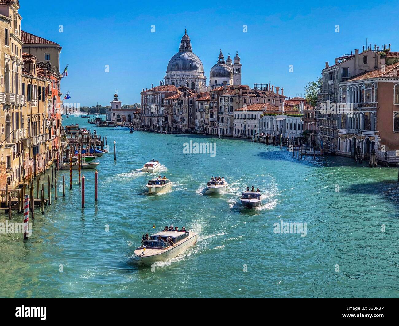 Basilica di Santa Maria della Salute und den Canal Grande, Venedig, Italien - Smartphone-aufgenommenes Stockfoto