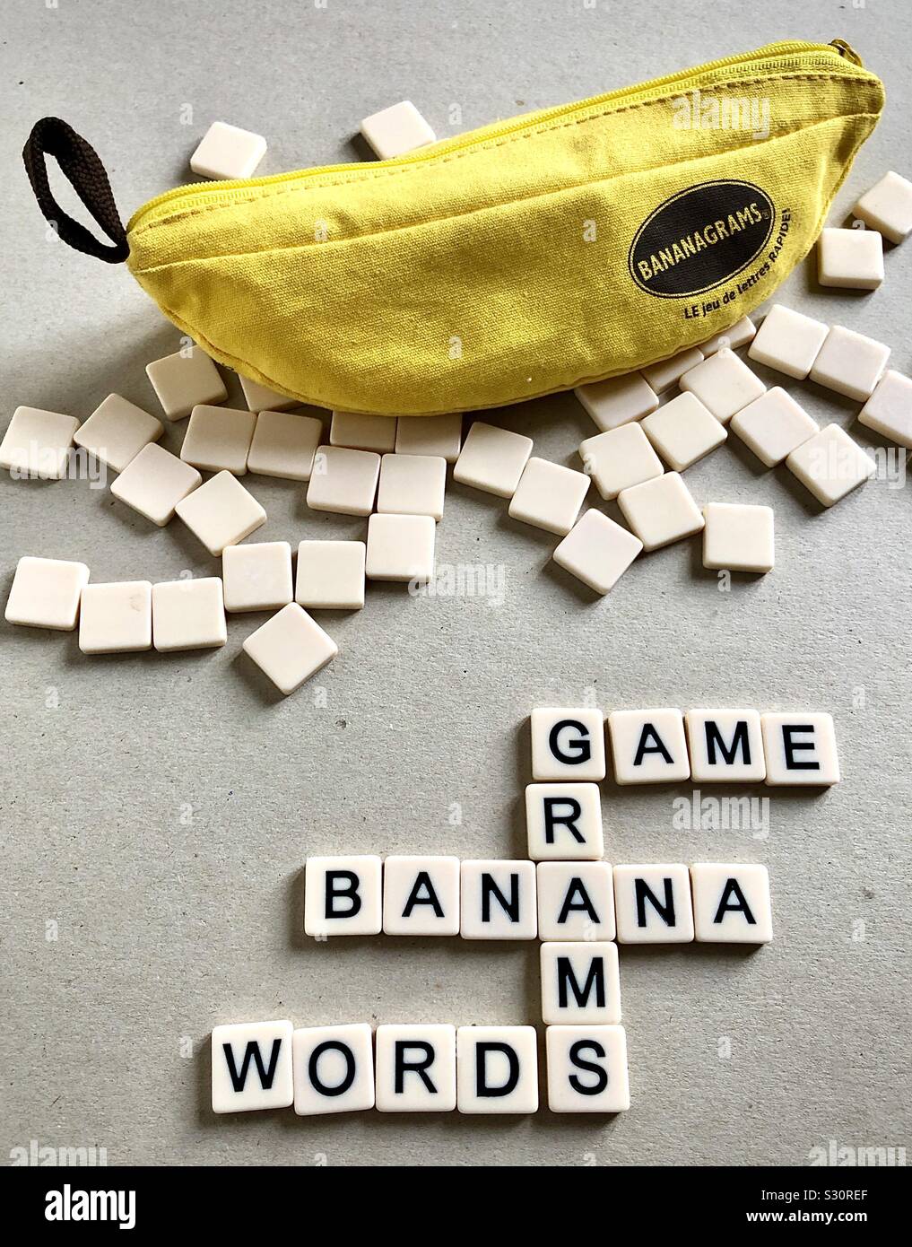 "Bananagrams" ein Spiel für alle Altersgruppen. Stockfoto