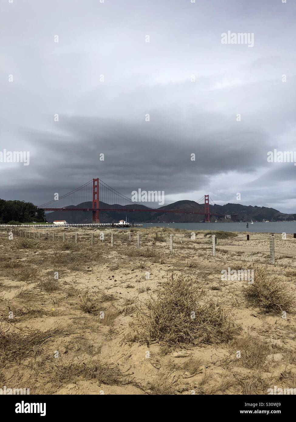 Golden Gate Bridge an einem bewölkten Tag im Herbst, San Francisco. Stockfoto