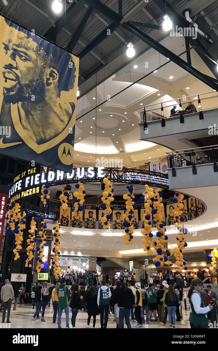Die Lobby des Bankers Life Fieldhouse, der Heimat der Indiana Pacers NBA Basketball Team, in Indianapolis, Indiana. Stockfoto