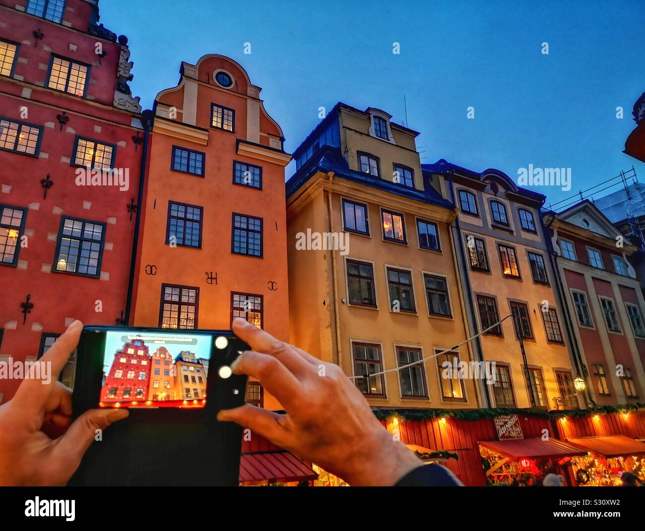 Touristische machen ein Foto im alten Viertel von Gamla Stan, Stockholm, Schweden Stockfoto