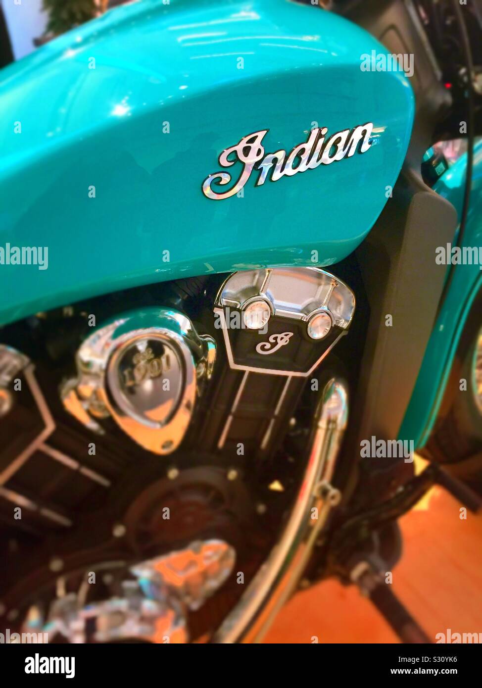 Vintage Tiffany Blue Indian Motorrad zum Verkauf bei Tiffany and Co., NYC, USA Stockfoto