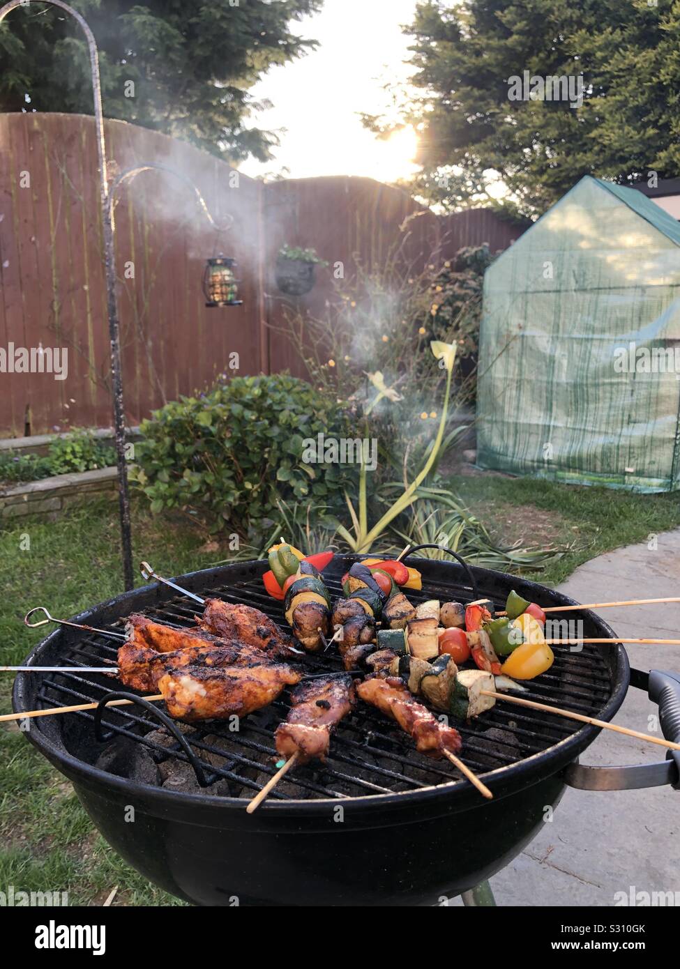 Sonnenschein und Sonntag Grill Stockfoto