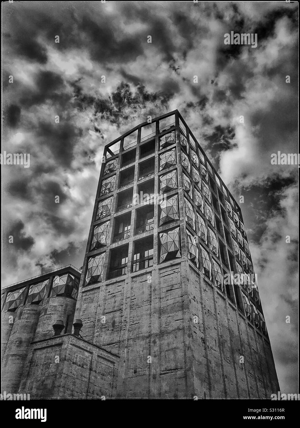 Zeitz Museum für zeitgenössische Kunst Afrikas im Getreide Silo Komplex an der V & A Waterfront, Cape Town, Südafrika. - Smartphone-aufgenommenes Stockfoto