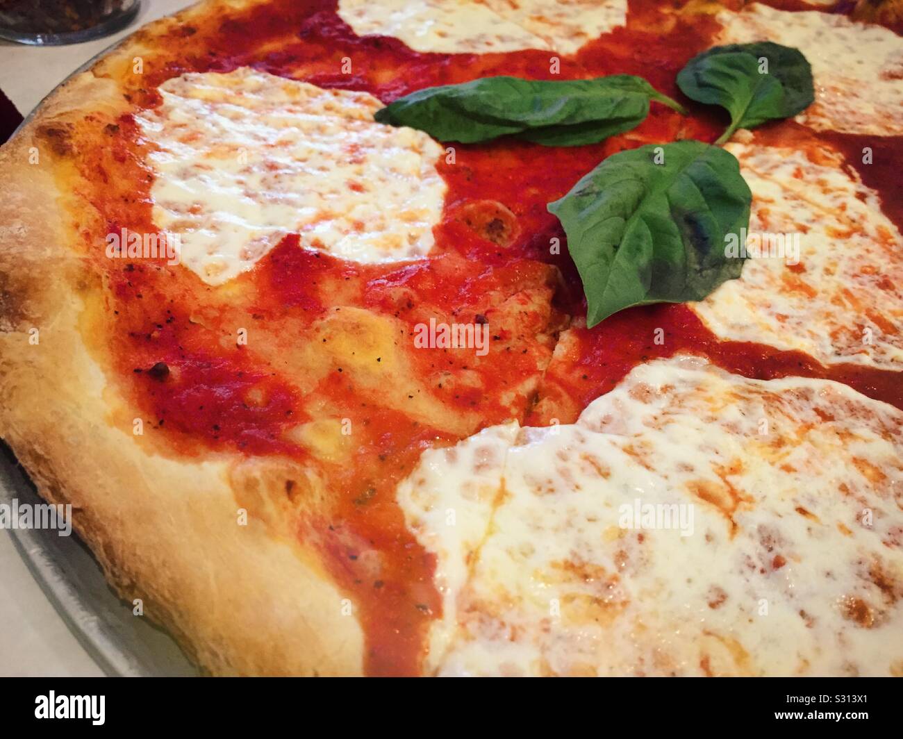 Nahaufnahme einer frisch gekochten Pizza Stockfoto