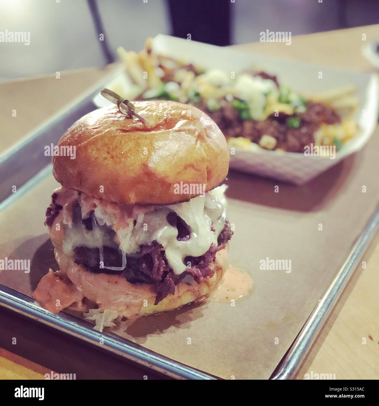 Burger und Pommes frites Stockfoto