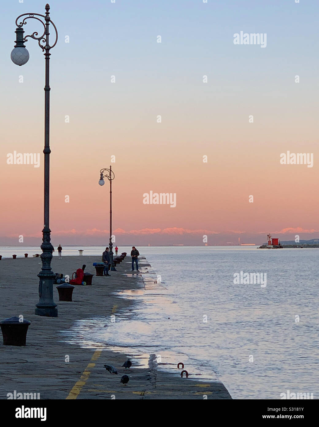 Hochwasser in Triest, Italien. - Smartphone-aufgenommenes Stockfoto