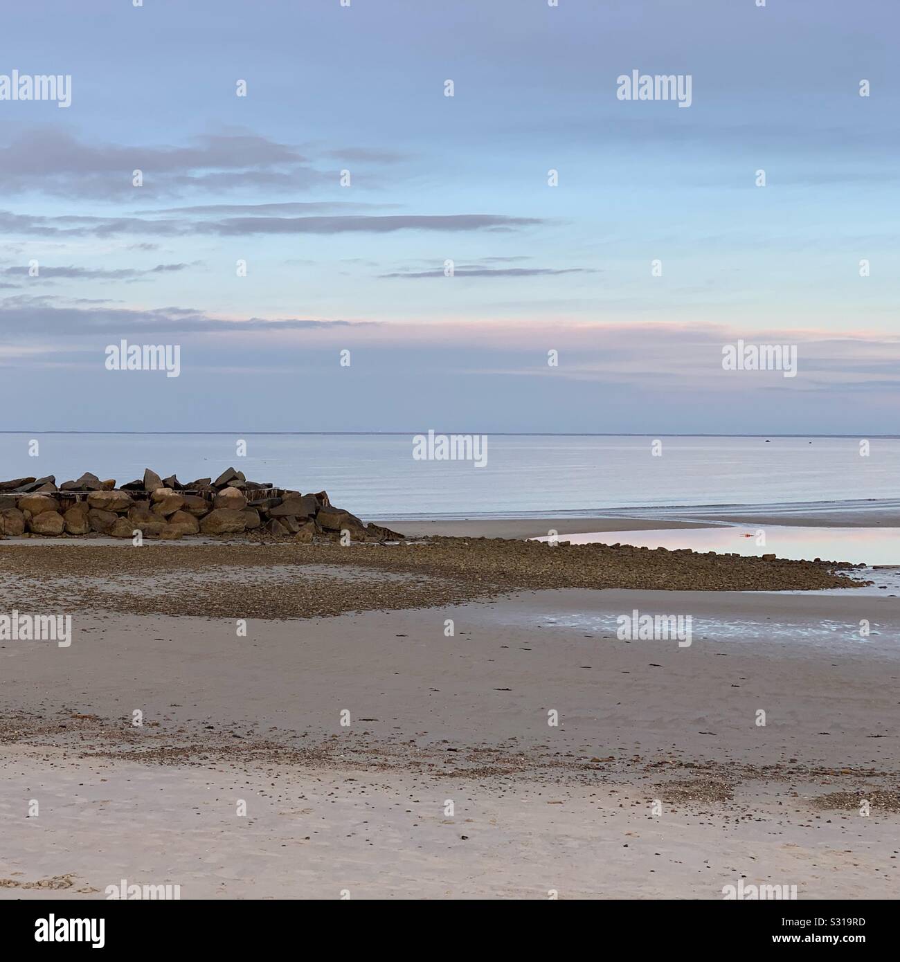 Ebbe im Dezember, Corporation Strand, Dennis, Cape Cod, Massachusetts, United States. Stockfoto