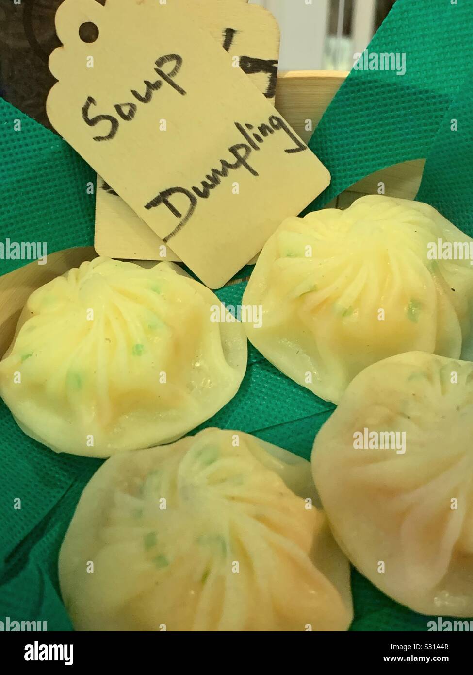 Chinesische dim sum Teller Knödel - Smartphone-aufgenommenes Stockfoto