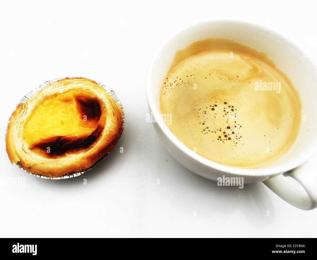 Kaffee und Custard tart Stockfoto