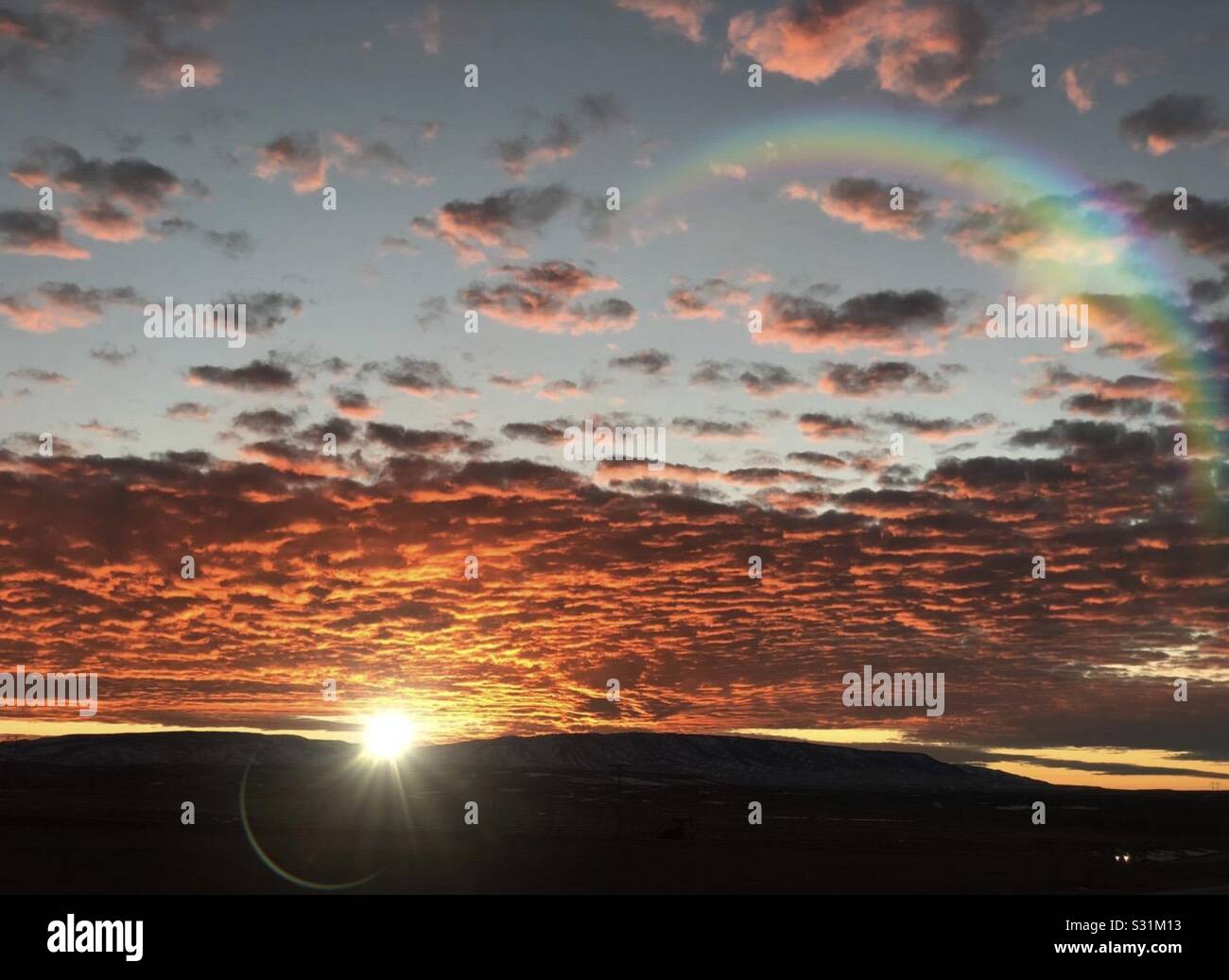 Das auf dem iPhone X aufgenommene Foto bei Sonnenuntergang Konnte diese kühlen Lichteffekte von der Sonne erhalten Stockfoto
