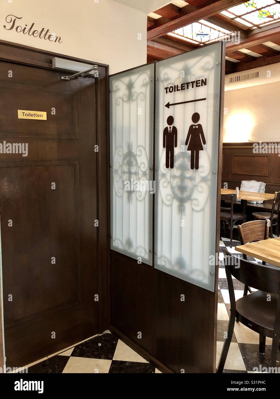 Restroom cafe Fotos und Bildmaterial in hoher Auflösung Alamy