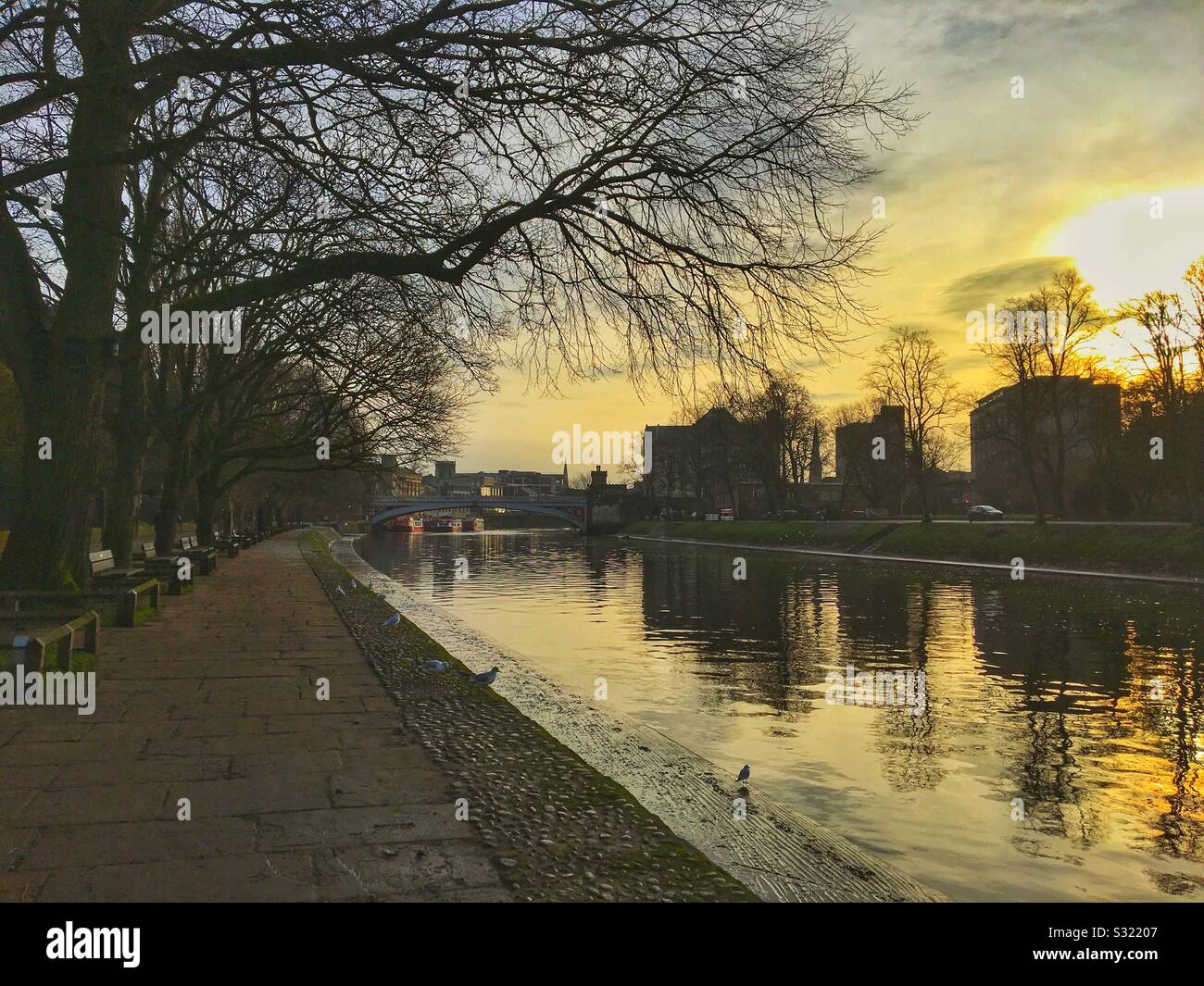 River Ouse im Winter York North Yorkshire England Vereinigtes Königreich Großbritannien Großbritannien Großbritannien Großbritannien - Smartphone-aufgenommenes Stockfoto