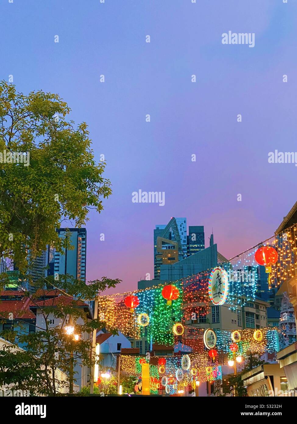 Lichter und Farben der Chinesischen Neue Jahr in Chinatown von Singapur. Januar 2020 Stockfoto