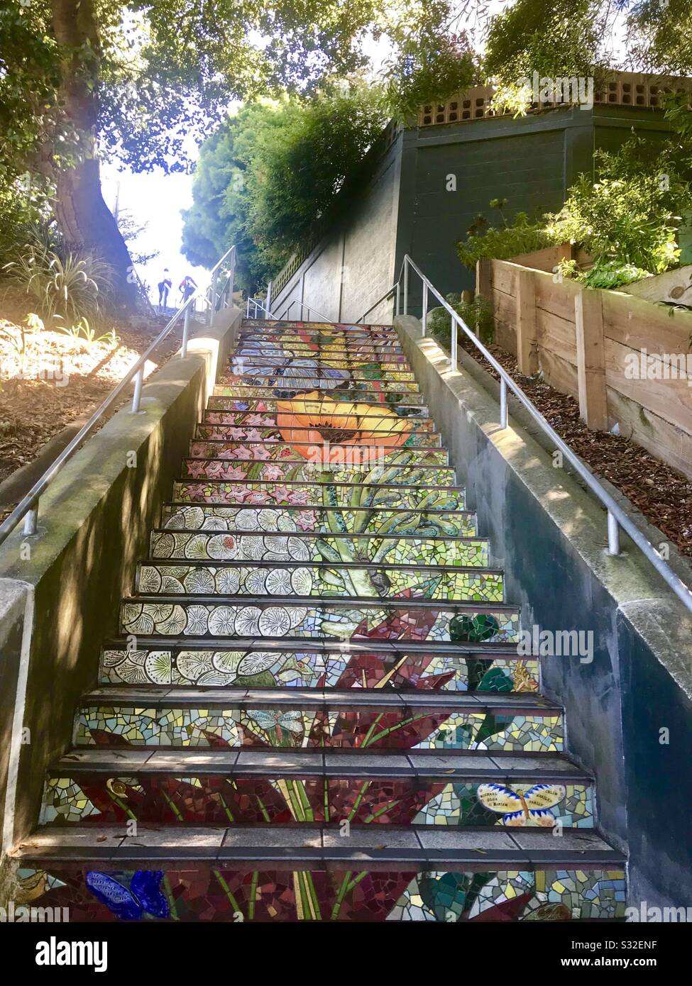 Versteckte Treppe San Francisco. Bunte Kacheln Stockfoto