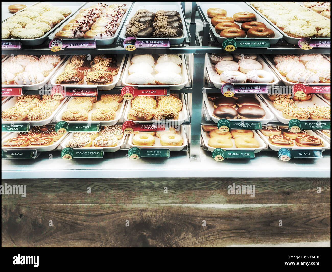 Krispy Kreme Donuts im Zähler. Stockfoto