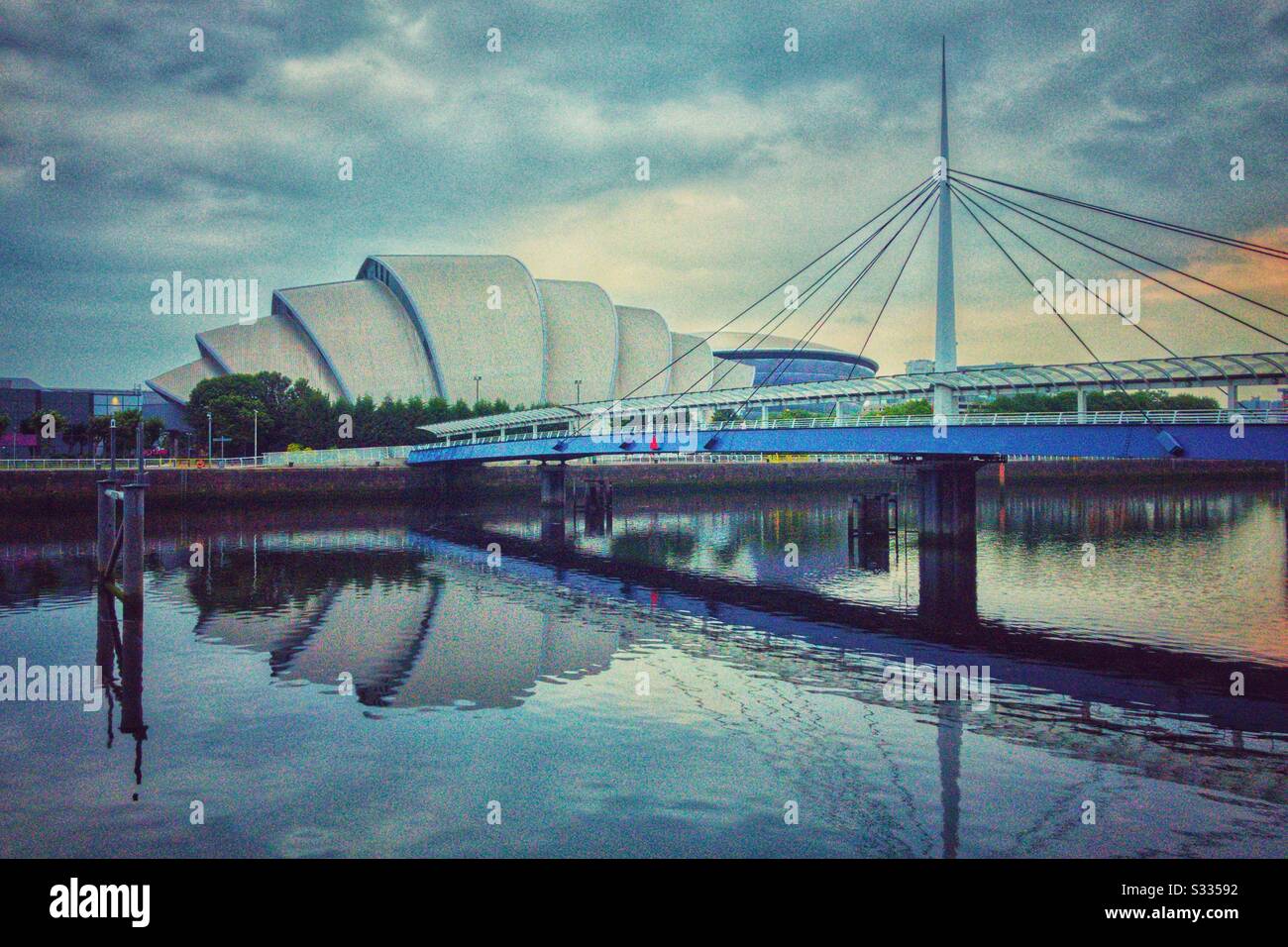 Bells Bridge, Clyde Auditorium (Armadillo) und SSE Hydro am Fluss Clyde in Glasgow, Schottland. Stockfoto