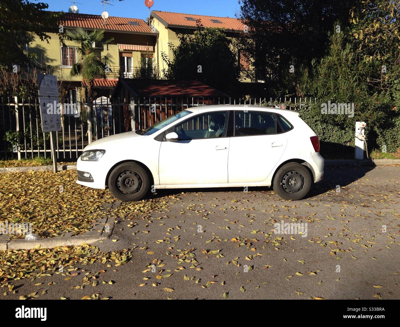 Volkswagen Polo auf der Straße in Milano, Italia, 2018 Stockfoto