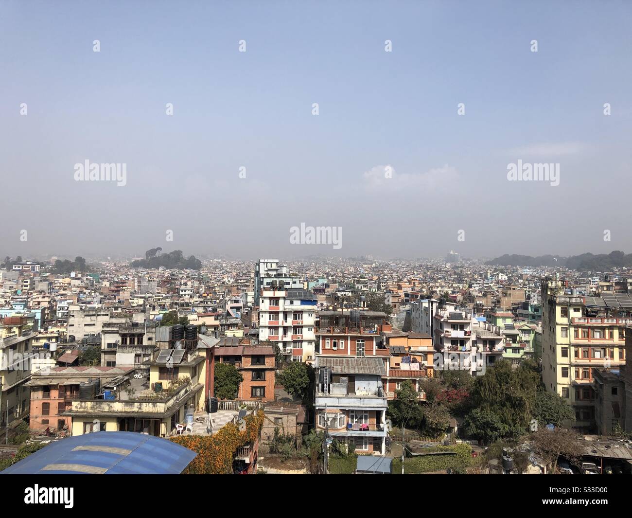 Blick auf Kathmandu an einem sonnigen Tag im Winter. Stockfoto