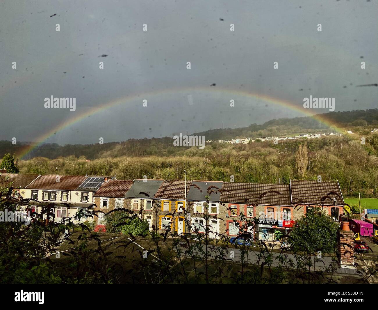 Rainbow nach Storm Dennis, Pontypridd, Wales Stockfoto