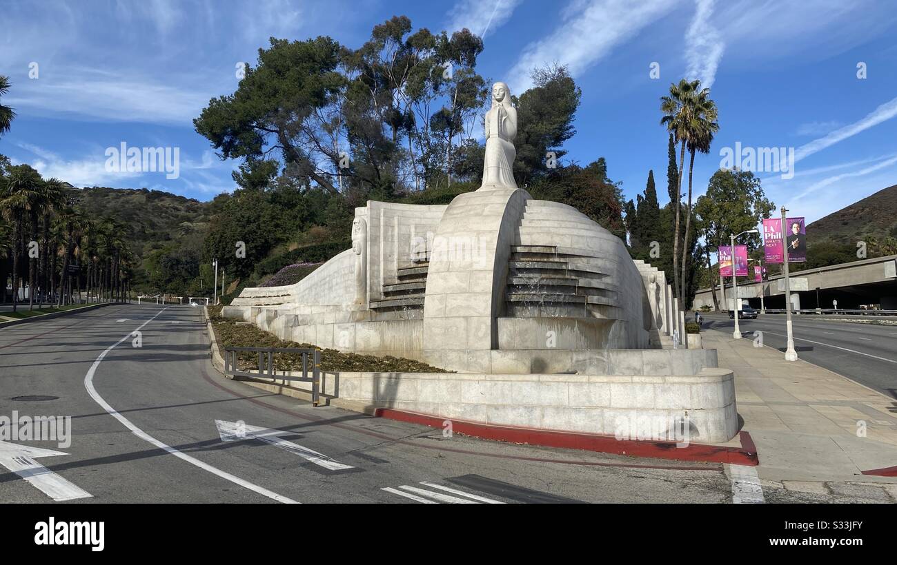 Los ANGELES, CA, JAN 2020: Eintritt in die Hollywood Bowl mit Art Deco Features und Springbrunnen, Weitwinkelansicht Stockfoto
